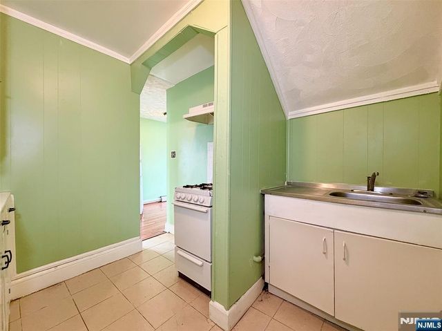 231 Myrtle Avenue, Irvington, NJ 07111