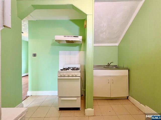231 Myrtle Avenue, Irvington, NJ 07111