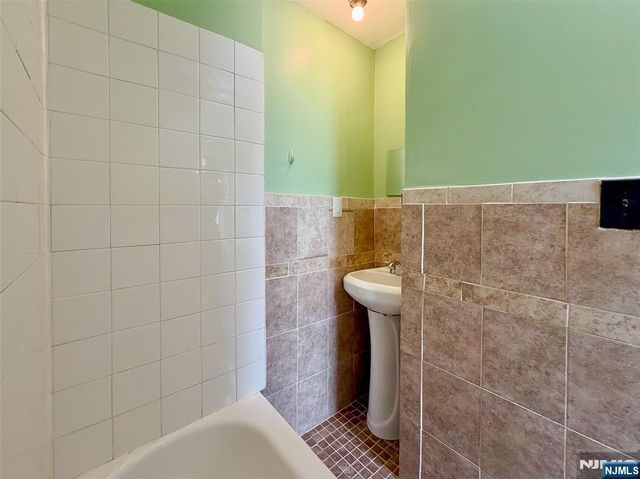231 Myrtle Avenue, Irvington, NJ 07111
