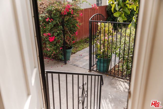 2223 Alsace Avenue, Los Angeles, CA 90016