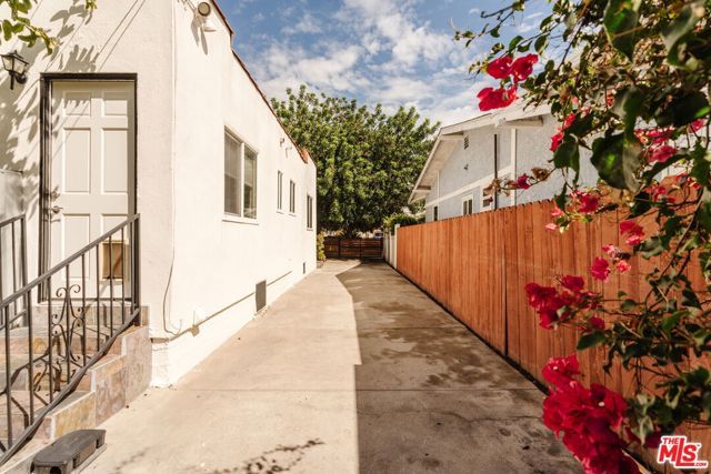 2223 Alsace Avenue, Los Angeles, CA 90016