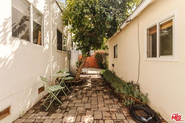 2223 Alsace Avenue, Los Angeles, CA 90016