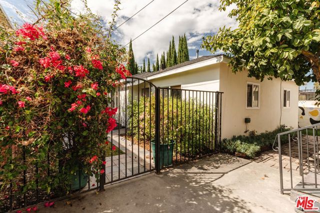 2223 Alsace Avenue, Los Angeles, CA 90016
