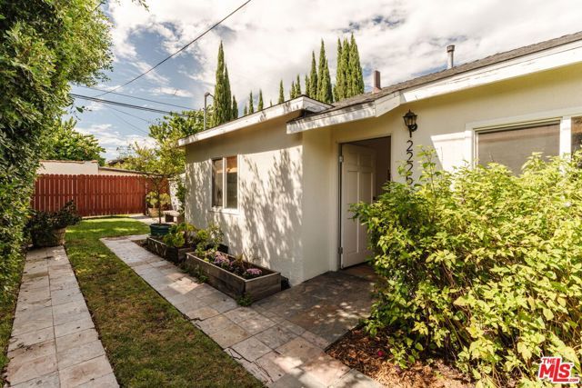 2223 Alsace Avenue, Los Angeles, CA 90016