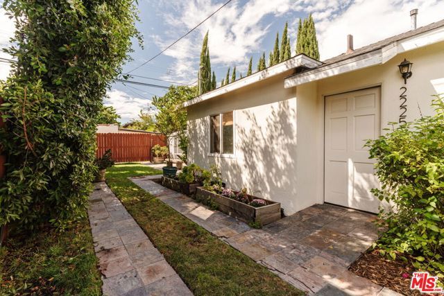 2223 Alsace Avenue, Los Angeles, CA 90016