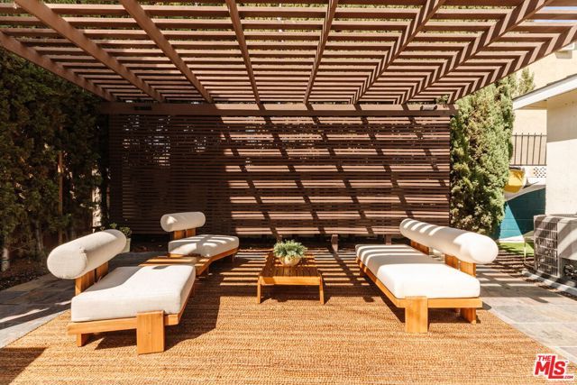 2223 Alsace Avenue, Los Angeles, CA 90016