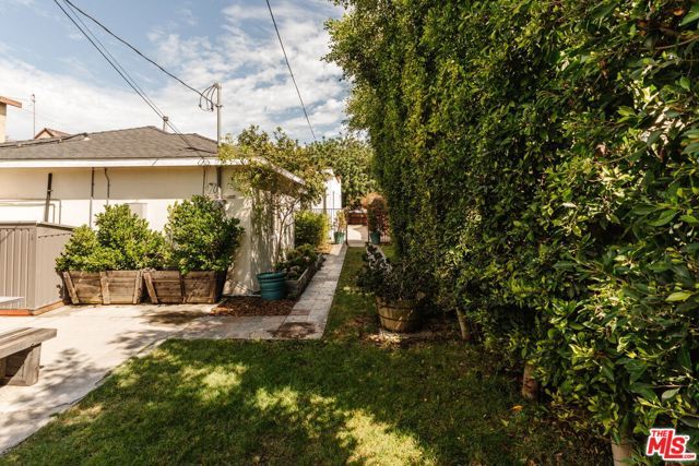 2223 Alsace Avenue, Los Angeles, CA 90016