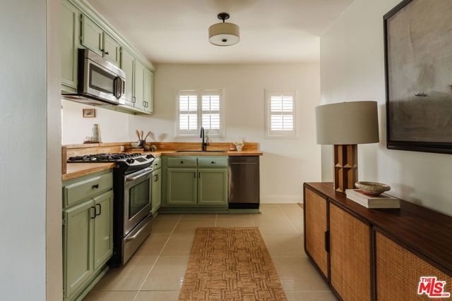 2223 Alsace Avenue, Los Angeles, CA 90016