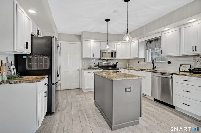 27 Merriman Lane, Wallingford, CT 06492