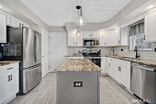 27 Merriman Lane, Wallingford, CT 06492