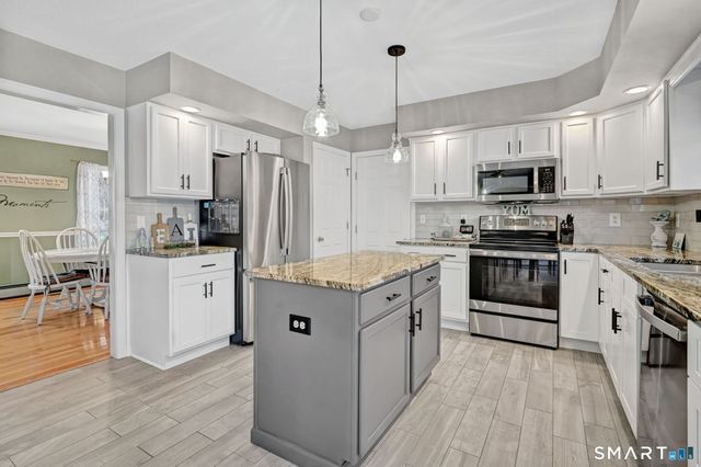 27 Merriman Lane, Wallingford, CT 06492