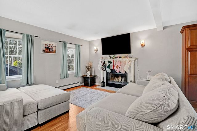 27 Merriman Lane, Wallingford, CT 06492