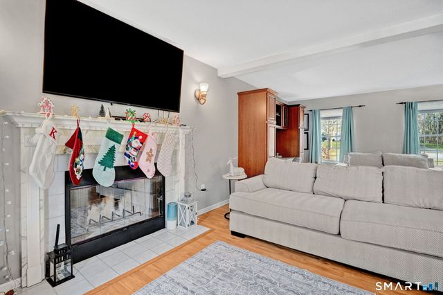 27 Merriman Lane, Wallingford, CT 06492