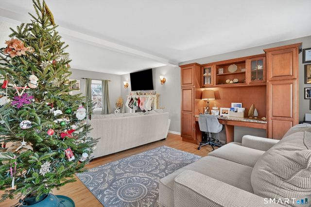 27 Merriman Lane, Wallingford, CT 06492