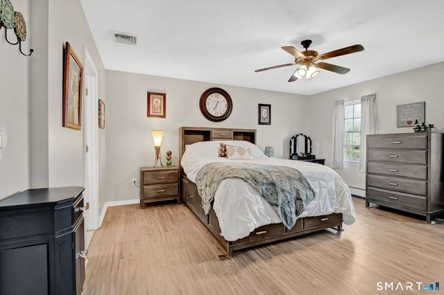 27 Merriman Lane, Wallingford, CT 06492