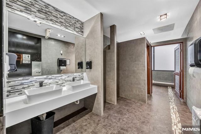 2160 N Central Road 308, Fort Lee, NJ 07024