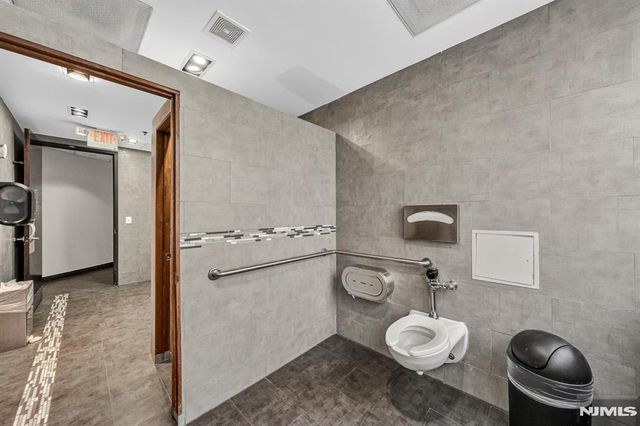 2160 N Central Road 308, Fort Lee, NJ 07024