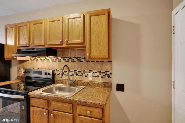 2010 E BOSTON ST, Philadelphia, PA 19125