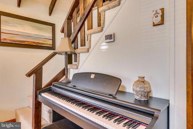 2158 TUSCARORA DR, Pocono Lake, PA 18347