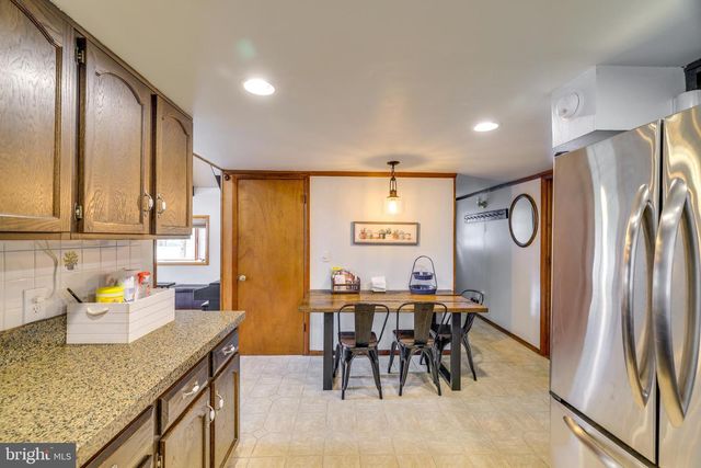 2158 TUSCARORA DR, Pocono Lake, PA 18347