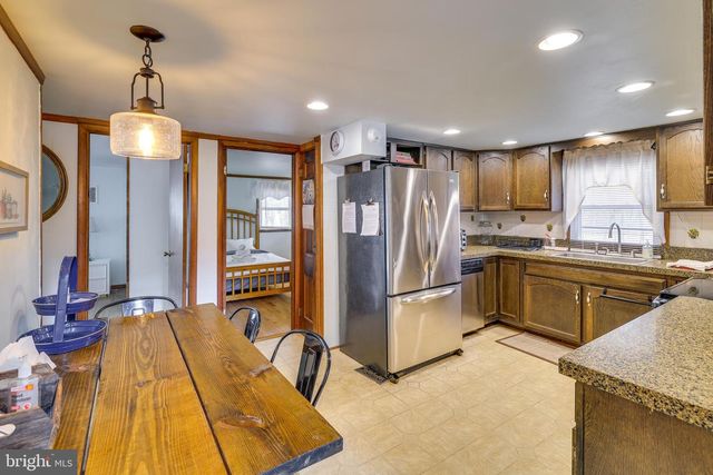 2158 TUSCARORA DR, Pocono Lake, PA 18347