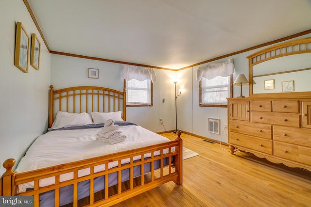 2158 TUSCARORA DR, Pocono Lake, PA 18347