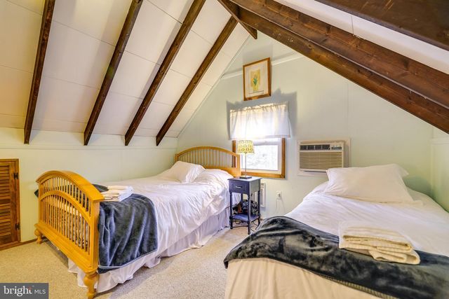 2158 TUSCARORA DR, Pocono Lake, PA 18347