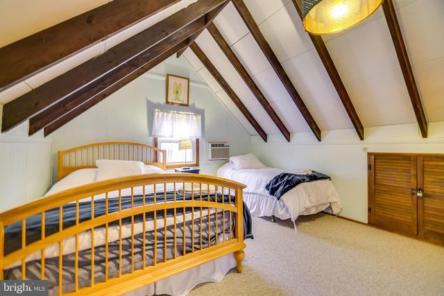 2158 TUSCARORA DR, Pocono Lake, PA 18347