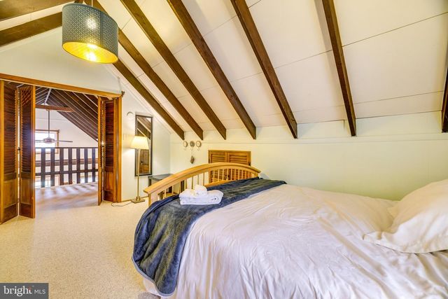 2158 TUSCARORA DR, Pocono Lake, PA 18347