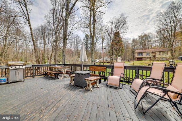 2158 TUSCARORA DR, Pocono Lake, PA 18347