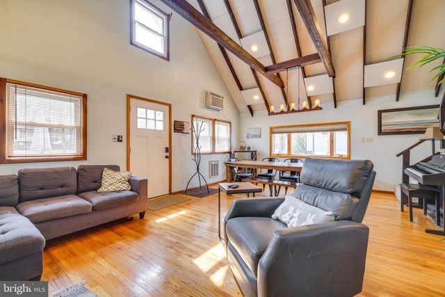 2158 TUSCARORA DR, Pocono Lake, PA 18347