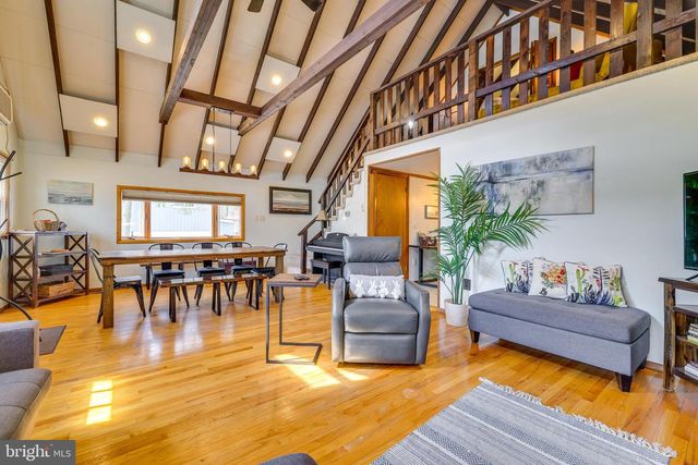 2158 TUSCARORA DR, Pocono Lake, PA 18347