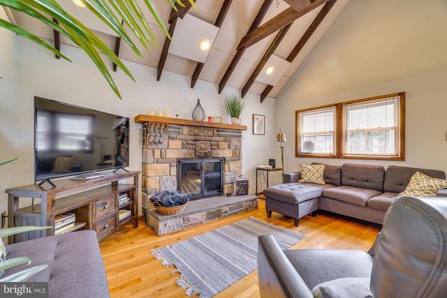 2158 TUSCARORA DR, Pocono Lake, PA 18347