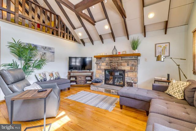 2158 TUSCARORA DR, Pocono Lake, PA 18347