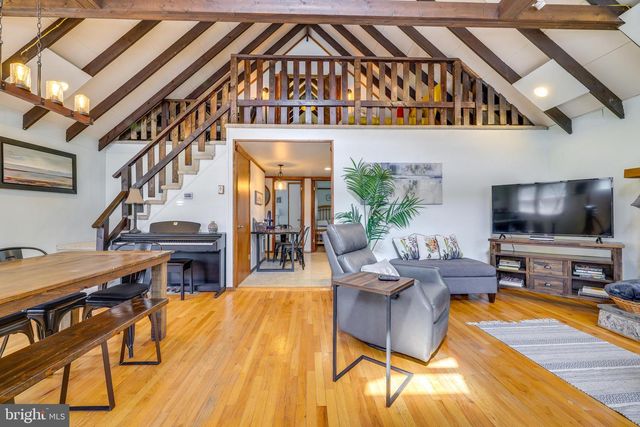 2158 TUSCARORA DR, Pocono Lake, PA 18347