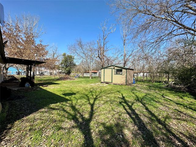 607 N Avenue H, Elgin, TX 78621