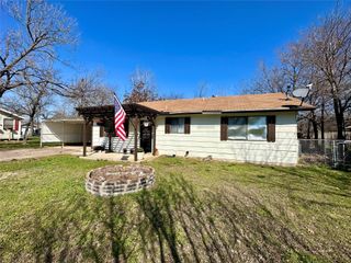 607 N Avenue H, Elgin, TX 78621