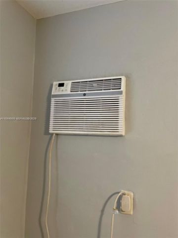 951 SW 9th St Side, Miami, FL 33130