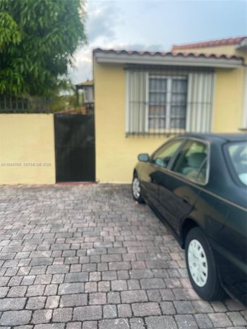 951 SW 9th St Side, Miami, FL 33130