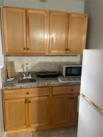 951 SW 9th St Side, Miami, FL 33130