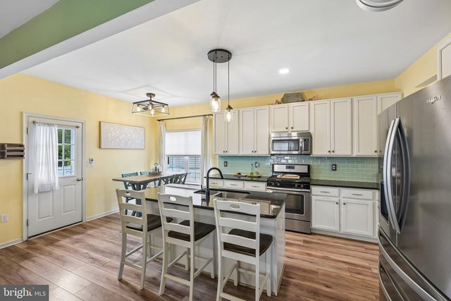 2041 SUNNYVALE DR, Pennsburg, PA 18073