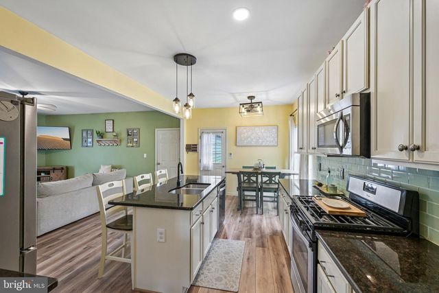 2041 SUNNYVALE DR, Pennsburg, PA 18073