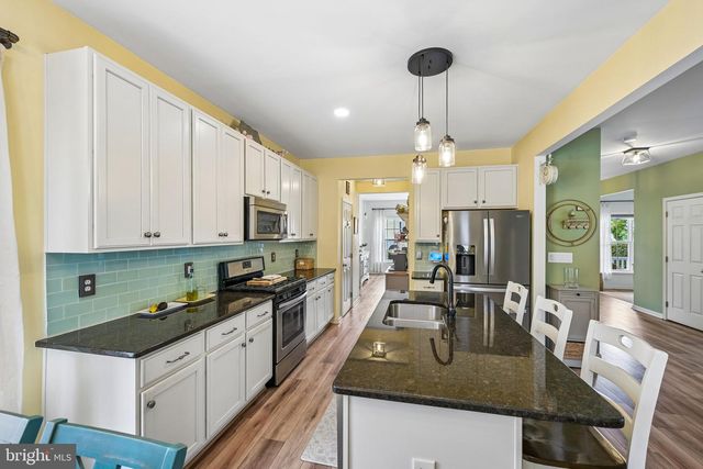 2041 SUNNYVALE DR, Pennsburg, PA 18073