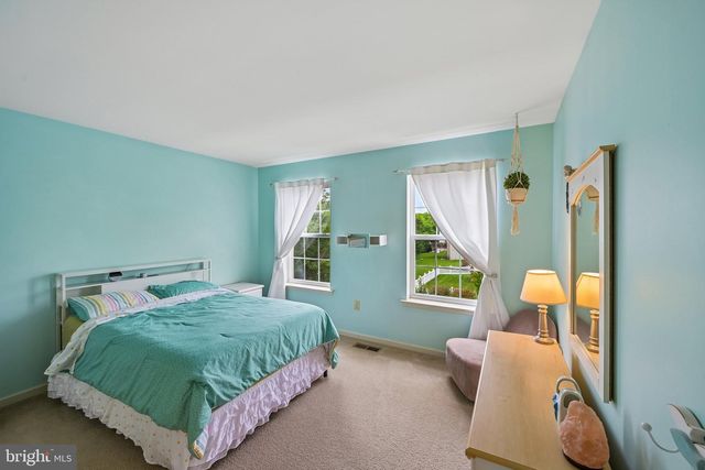 2041 SUNNYVALE DR, Pennsburg, PA 18073