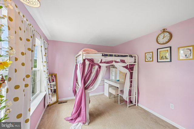 2041 SUNNYVALE DR, Pennsburg, PA 18073