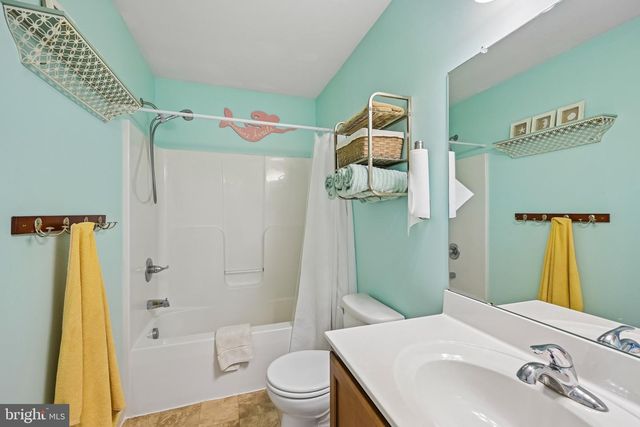 2041 SUNNYVALE DR, Pennsburg, PA 18073