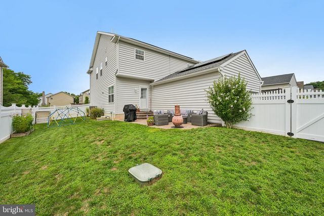 2041 SUNNYVALE DR, Pennsburg, PA 18073