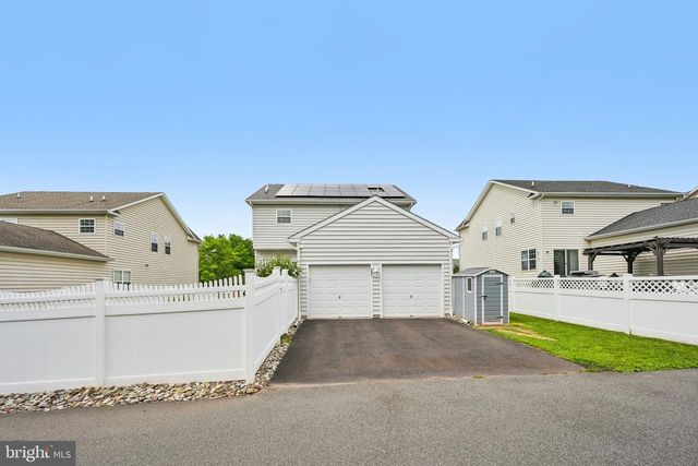 2041 SUNNYVALE DR, Pennsburg, PA 18073