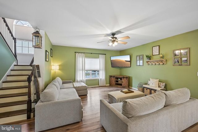 2041 SUNNYVALE DR, Pennsburg, PA 18073
