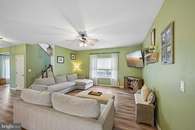 2041 SUNNYVALE DR, Pennsburg, PA 18073